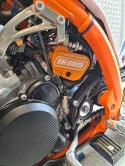 FM-PARTS OSŁONA CZUJNIKA TPS KTM/HUSQVARNA EXC/TE TPI '24 TBI KOLOR CZERWONY