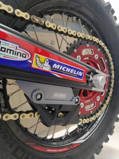 FM-PARTS OSŁONA WAHACZA KTM SX/EXC '12-'23; HUSQVARNA TE/FE '14-'23; GAS GAS EC '20-'23 KOLOR NIEBIESKI FM-PARTS OSŁONA WAHACZA KTM SX/EXC '12-'23; HUSQVARNA TE/FE '14-'23; GAS GAS EC '20-'23 KOLOR NIEBIESKI