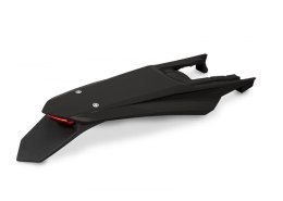 UFO BŁOTNIK TYŁ KTM EXC 150 / 250 / 300 TBI '24-'25, EXC-F 250 / 350 / 450 / 500 '24-'25 KOLOR CZARNY (Z LAMPKĄ LED)