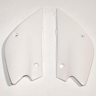 UFO BOCZKI TYLNE KAWASAKI KX 80 '98-'00, KX 85 '01-'13 KOLOR BIAŁY UFO BOCZKI TYLNE KAWASAKI KX 80 '98-'00, KX 85 '01-'13 KOLOR BIAŁY