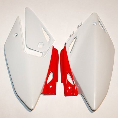 UFO BOCZKI TYLNE HONDA CRF 250X '04-17 KOLOR OEM (BIAŁY/CZERWONY) UFO BOCZKI TYLNE HONDA CRF 250X '04-17 KOLOR OEM (BIAŁY/CZERWONY)